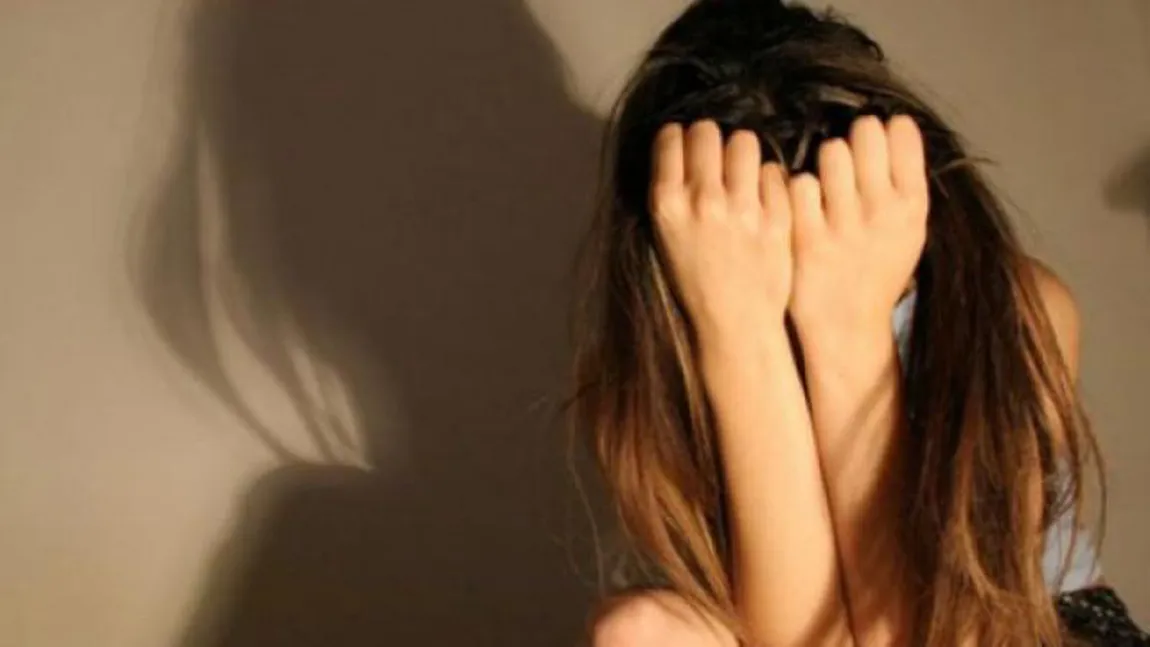 Un nou caz şocant în România. O tânără a fost violată de colegii de pahar ai soţului. Cum s-a întâmplat totul