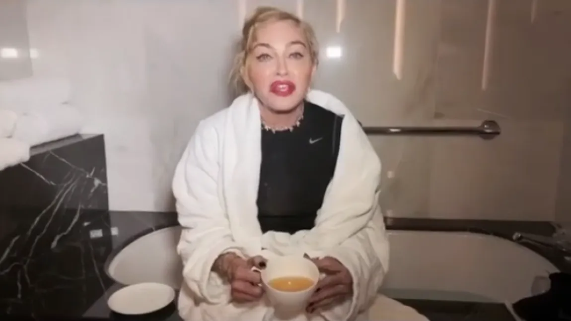 Madonna, filmată când îşi bea propria urină după ce se scaldă într-o cadă cu gheaţă VIDEO