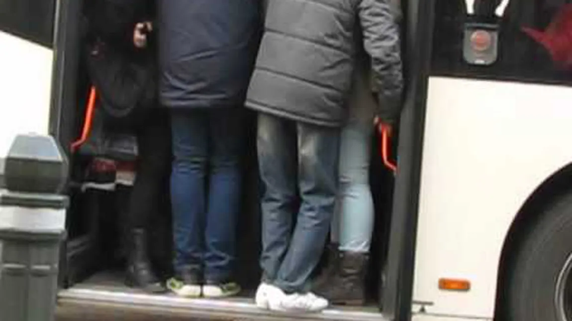 Primarul din Constanţa vrea să îi dea jos din autobuz pe călătorii cu probleme de igienă