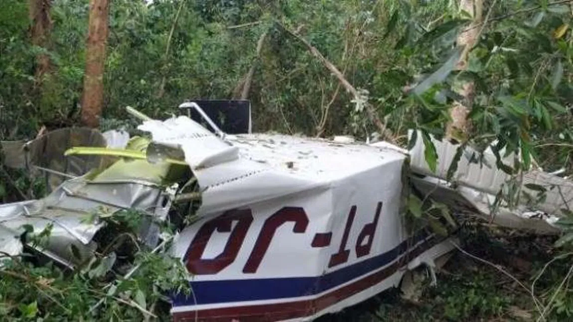 Tragedie, un avion s-a prăbuşit înainte de aterizare. Toţi cei de la bord şi-au pierdut viaţa