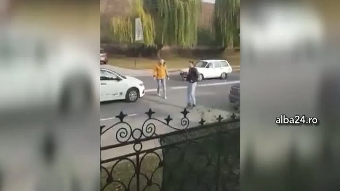 Tânăr atacat cu cuţitul de un şofer după un incident în trafic VIDEO