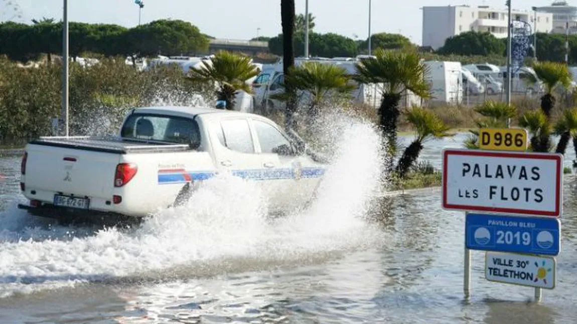 Inundaţii pe Coasta de Azur: două persoane sunt date dispărute şi sute de locuinţe sunt inundate