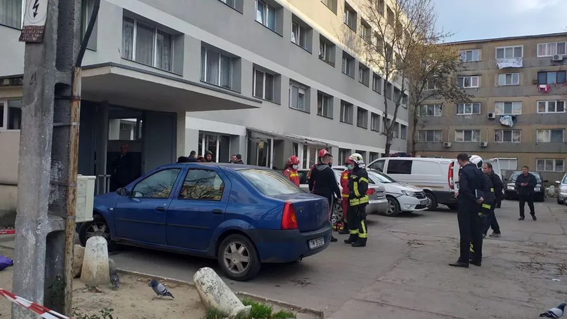 Copilul de 3 ani şi mama lui, morţi după dezinsecţia de la Timişoara, au fost înmormântaţi. Tatăl copilului, externat