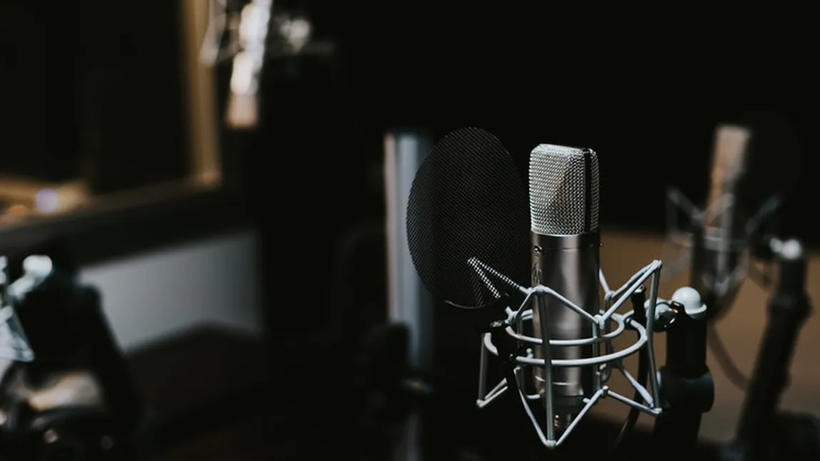 Presa din România, în doliu. Patronul unui post de radio a fost găsit mort în maşină