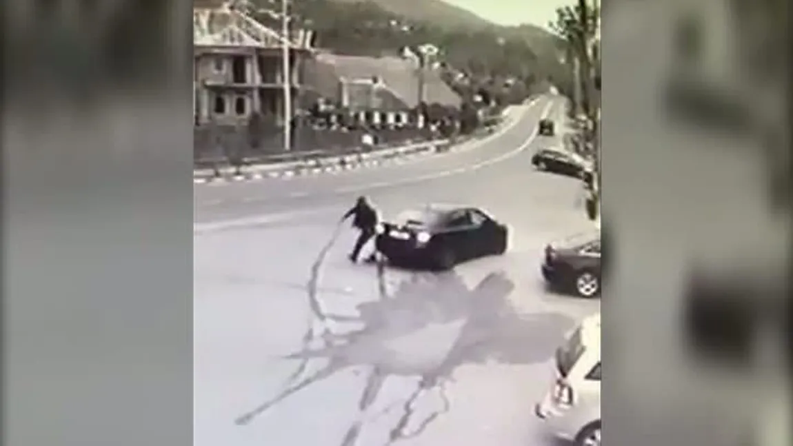 Un bătrân în baston, lovit de maşină. Şoferiţa şi-a văzut departe de drum ca şi cum nimic nu s-a întâmplat