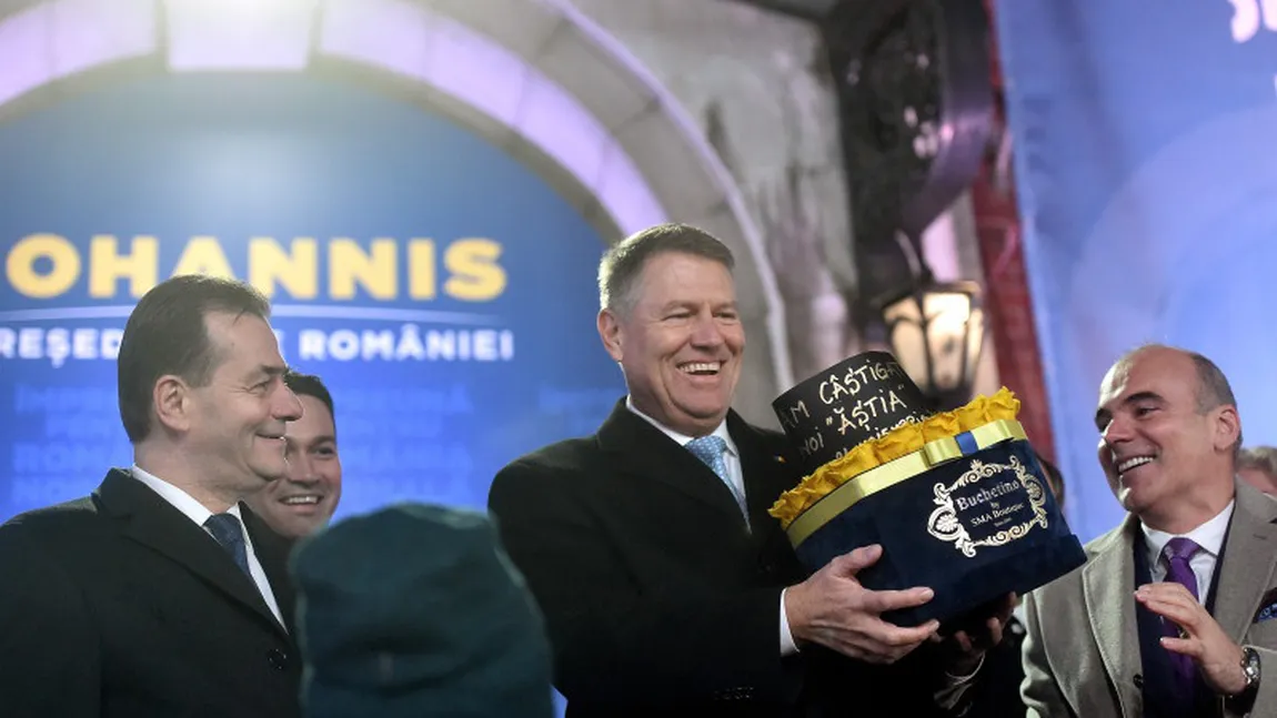 Cât costă trandafirii victoriei, pe care i-a primit Klaus Iohannis de la liberali