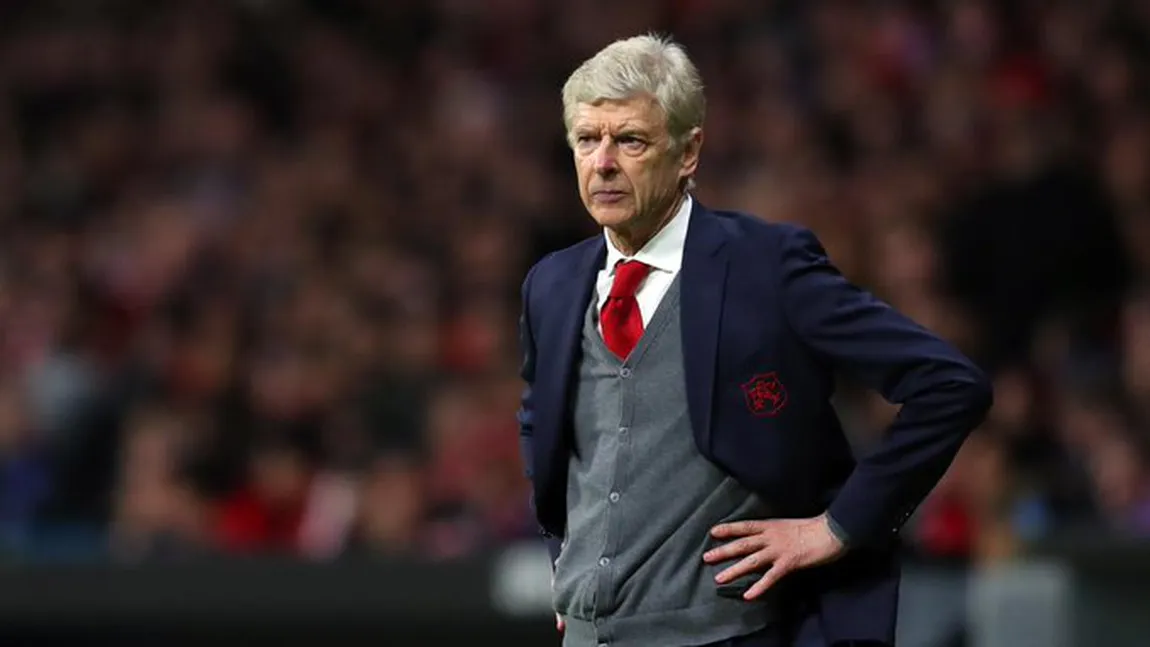 Arsene Wenger, un pachet de muşchi la 70 de ani. Antrenorul a făcut senzaţie pe plajă, în Dubai FOTO