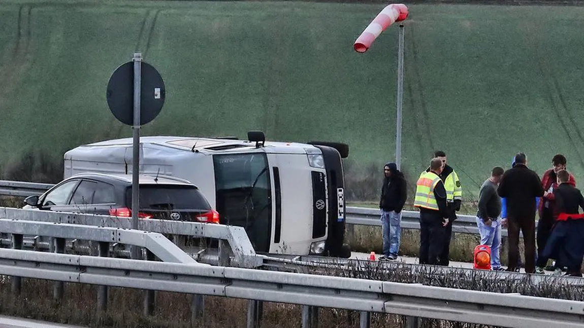 Microbuz cu români răsturnat pe autostradă în Germania