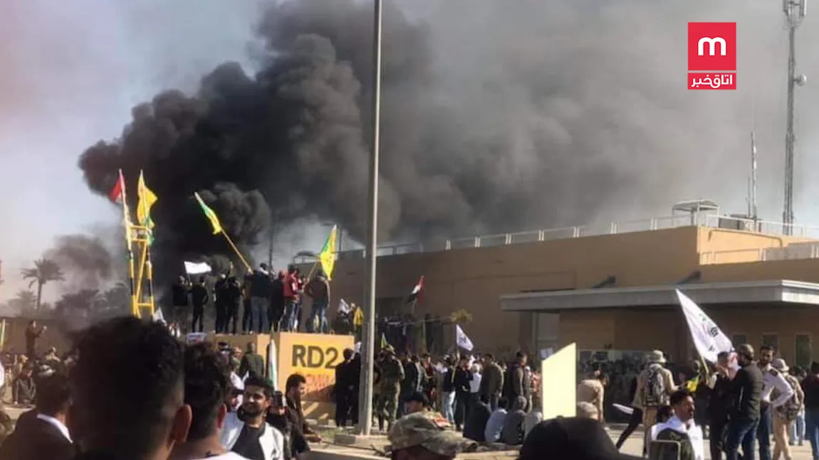 Ambasada SUA la Bagdad, atacată de mii de irakieni. Ambasadorul a fost evacuat, mulţimea furioasă a dat foc VIDEO
