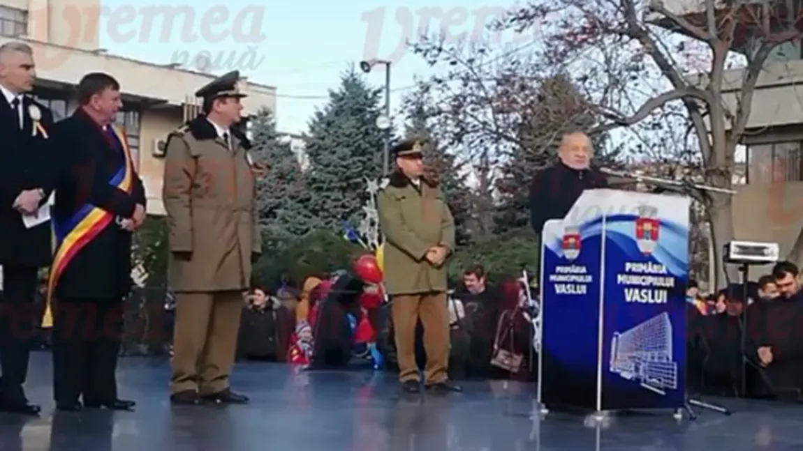 Dumitru Buzatu, huiduit după discursul de Ziua Naţională. Replica social-democratului pentru un protestatar: 