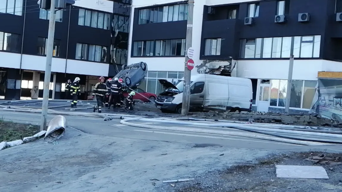 Explozie lângă un hotel din Galaţi. Mai multe maşini au sărit în aer VIDEO