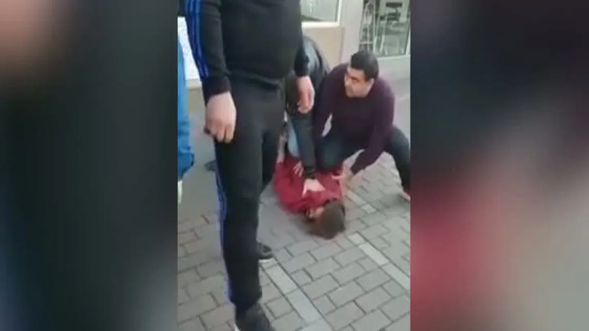 Scene şocante la Năvodari. Un individ a atacat oamenii pe stradă, cu o rangă VIDEO