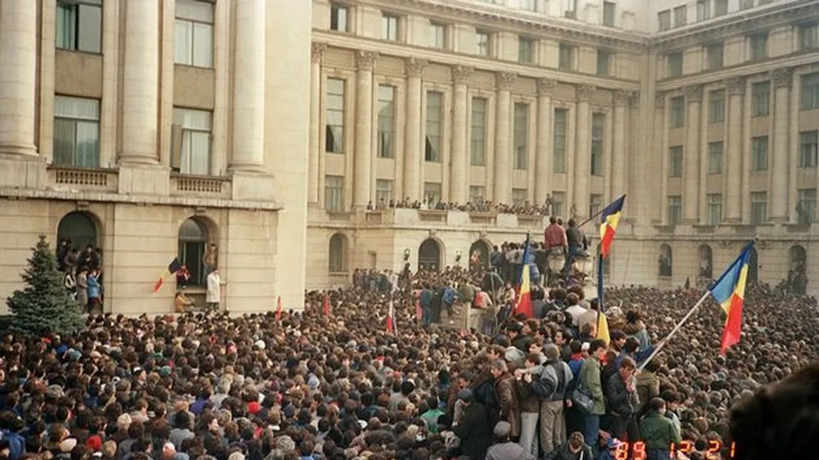 Guvernul marchează împlinirea a 30 de ani de la Revoluţia din 1989. Iohannis: Vrem ca vinovaţii să fie aduşi în faţa justiţiei