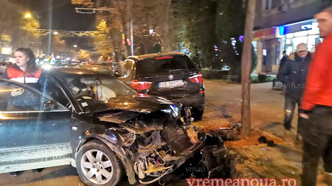 Accident cu şase maşini, la Vaslui. Şoferul vinovat se grăbea să prindă culoarea verde a semaforului