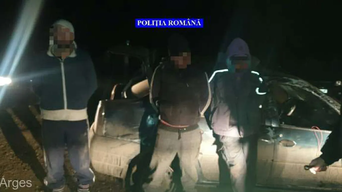 Braconieri urmăriţi de poliţie şi prinşi după ce s-au răsturnat cu maşina