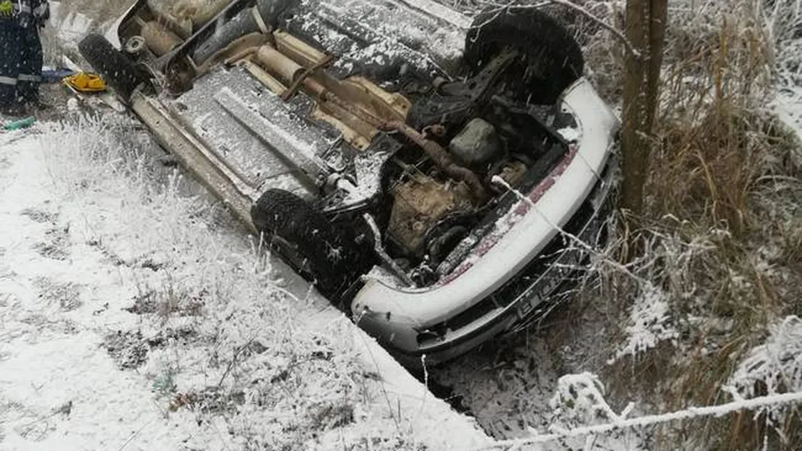 Accident grav în Timiş, şoferiţa a rămas încarcerată