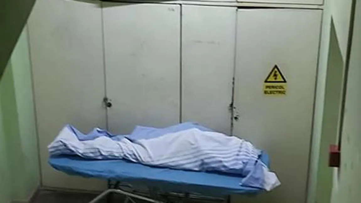 Foto: Pacient mort şi abandonat pe holurile Spitalului Universitar de Urgenţă. Imagini publicate de deputatul USR Emanuel Ungureanu