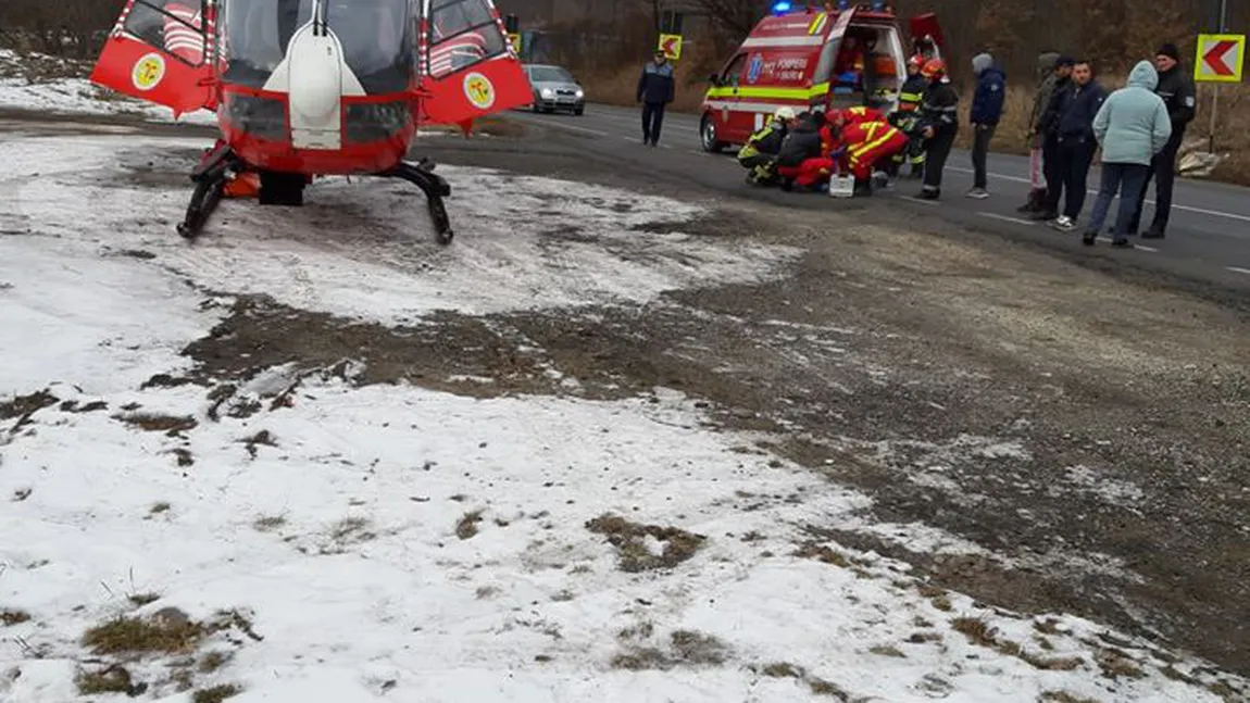 Grav accident în Mureş! Trei persoane, dintre care două minore, transportate de urgenţă la spital