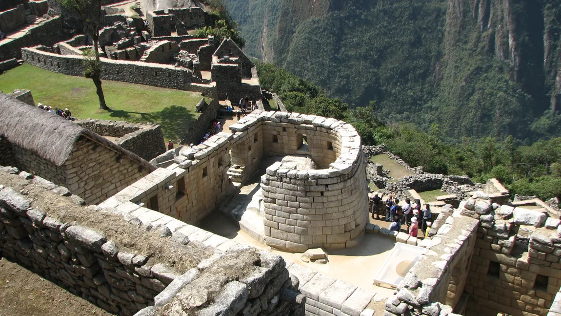 Şase turişti au fost reţinuţi pentru prejudicii aduse Templului Soarelui, din complexul Machu Picchu