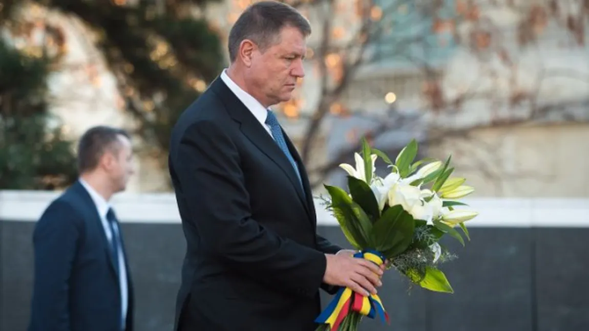 Klaus Iohannis a trimis o coroană de flori la sicriul Cristinei Ţopescu