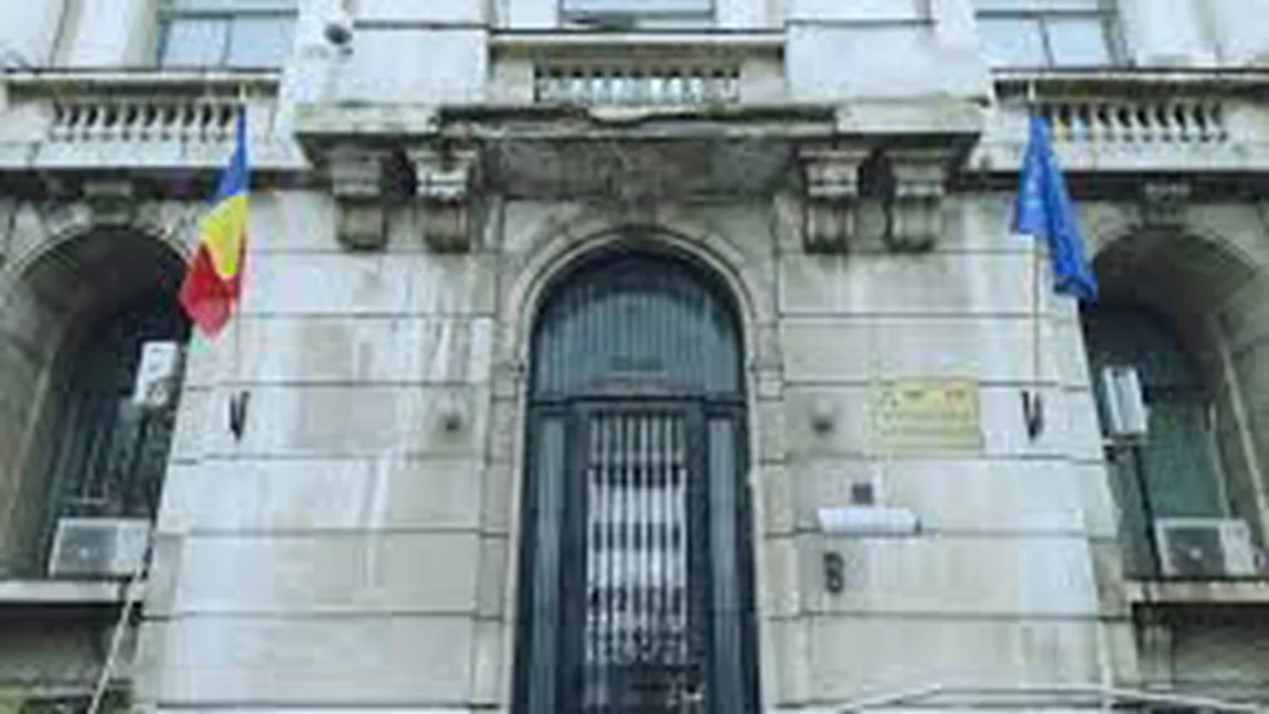 Bărbat găsit mort în curtea Ministerului Muncii