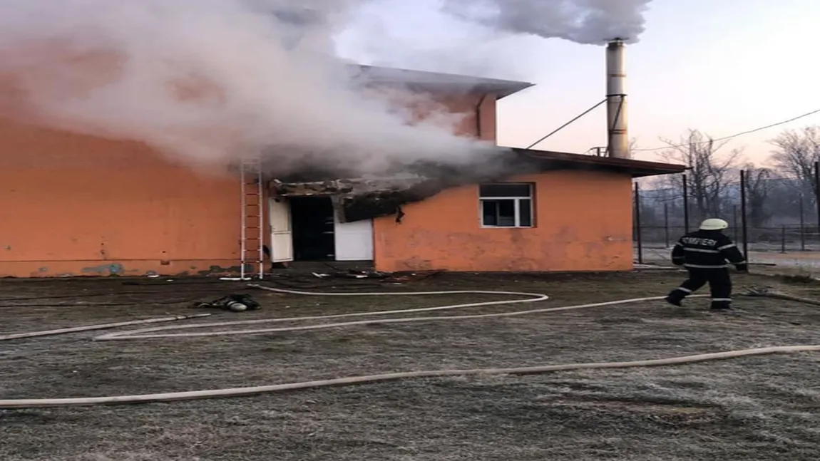 Incendiu la o şcoală din Dâmboviţa. Centrala unităţii de învăţământ a luat foc