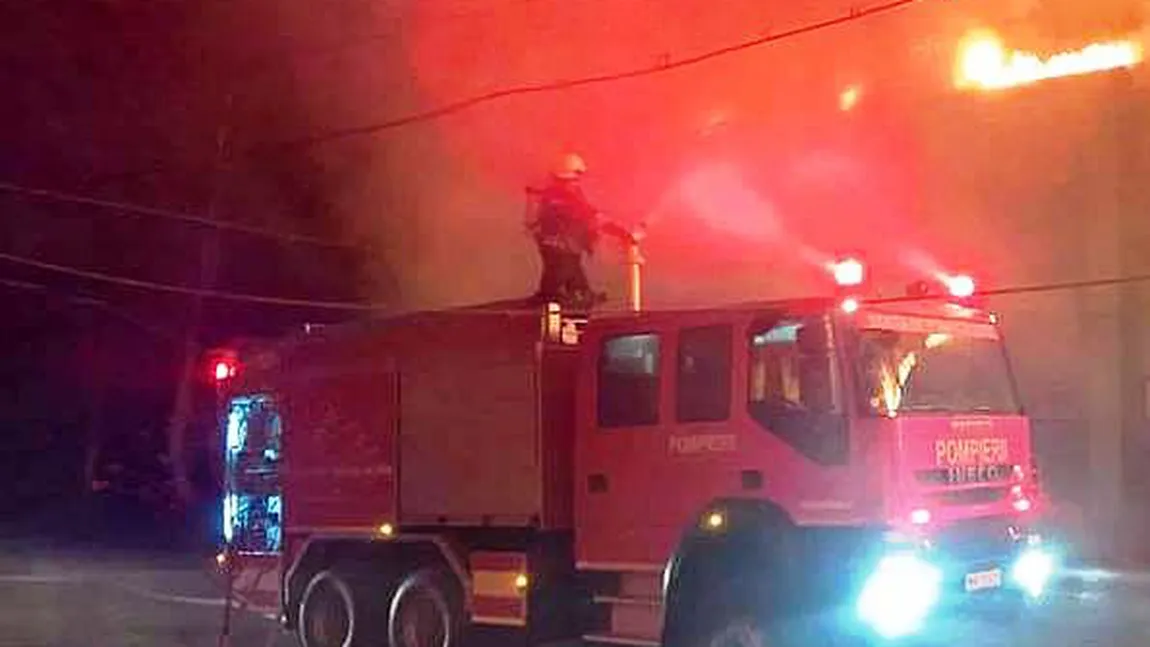 Casa criminalului din Piaţa Centrală din Târgu Jiu, incendiată. Un bărbat a fost ucis după ce a refuzat judecata ţigănească VIDEO