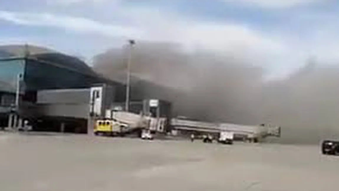 Panică pe aeroport: a izbucnit un incendiu pe acoperişul unui aeroport din Spania
