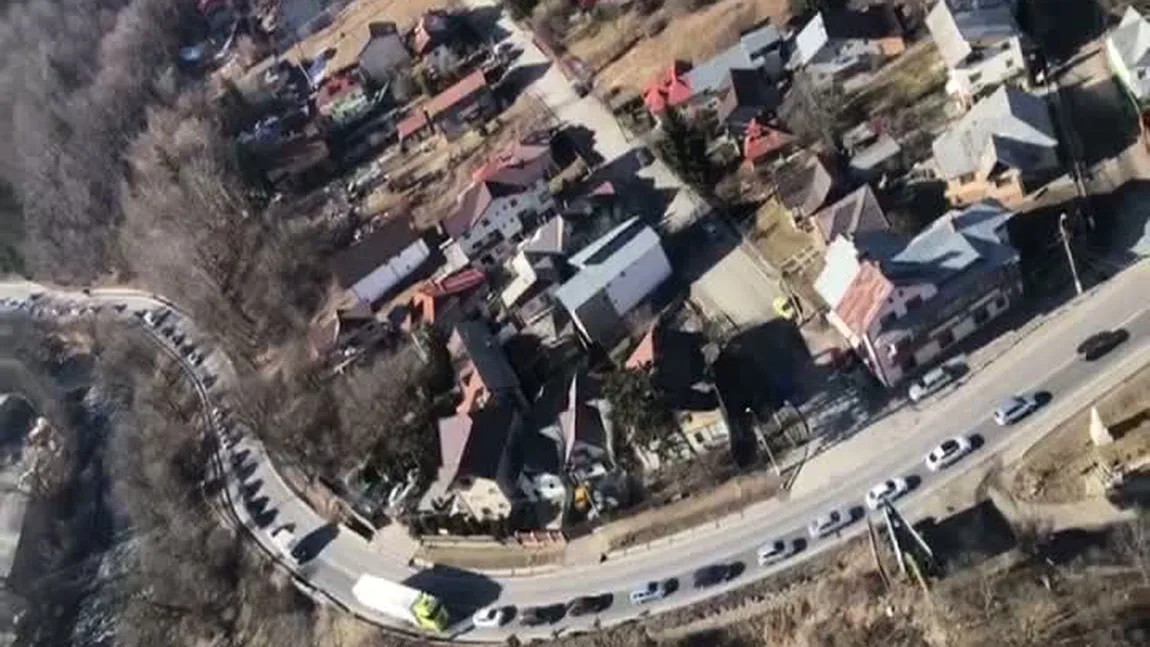 Coloane de maşini de kilometri pe DN1. Aglomeraţie pe Valea Prahovei
