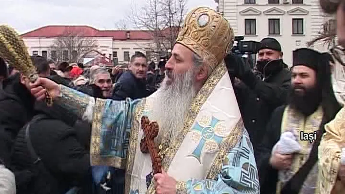 Ce mai fură românii? Crucea de Bobotează. Imagini incredibile de la Constanţa