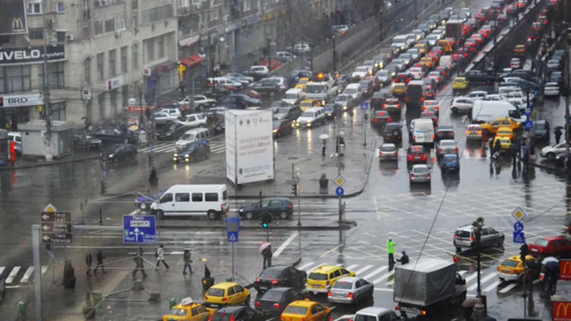 Atenţie bucureşteni! Circulaţia pe bulevardele poluate din Capitală ar putea fi întreruptă din cauza poluării