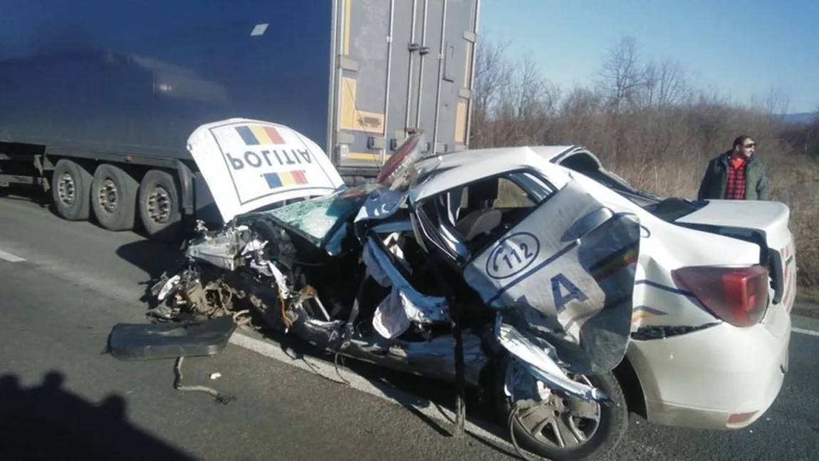 Accident rutier cu o maşină a Poliţiei, în Caraş-Severin. Un poliţist a fost rănit