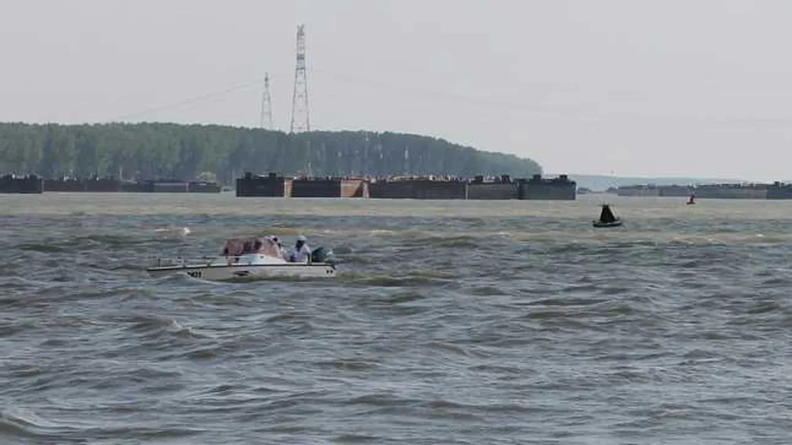 Incident pe Dunăre. Două persoane au ajuns la spital după ce s-au răsturnat cu barca