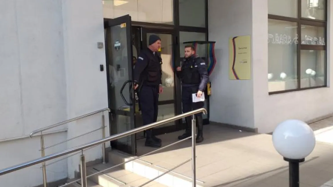Bancă devastată de un client nemulţumit în Brăila. Agresorul a fost prins şi intenat la psihiatrie