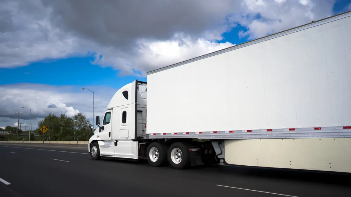 Migranţi transportaţi într-un camion frigorific la graniţa României. Autorităţile din Bulgaria sunt în alertă