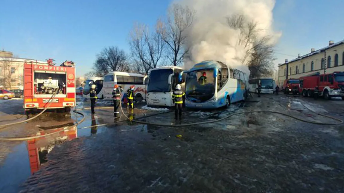 Incendiu la Autogara Filaret. Două autocare au luat foc VIDEO