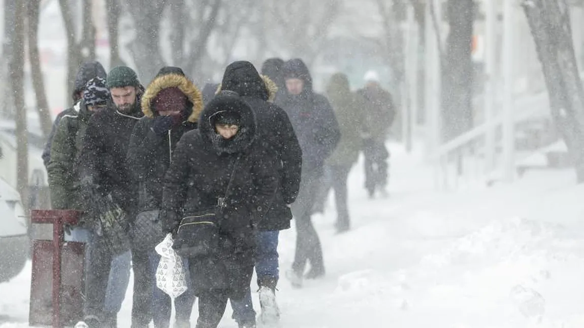 AVERTIZARE METEO. Cod galben de ninsori şi viscol până sâmbătă seară