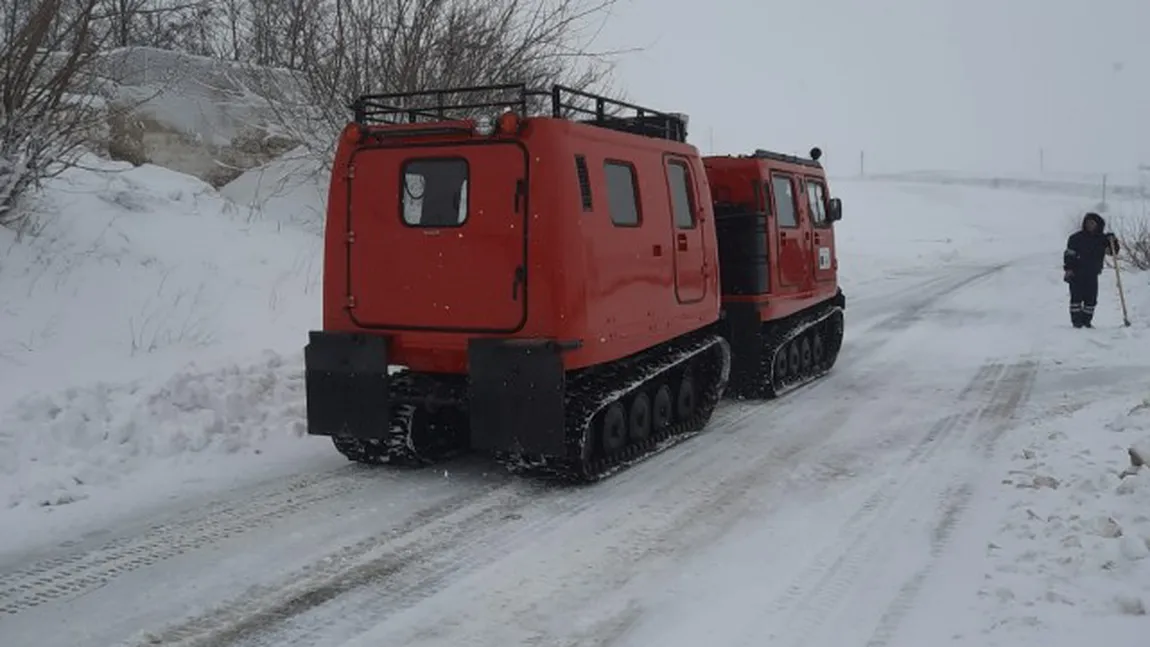 Două femei însărcinate au fost salvate cu ajutorul şenilatei! Una dintre ele a fost rănită grav