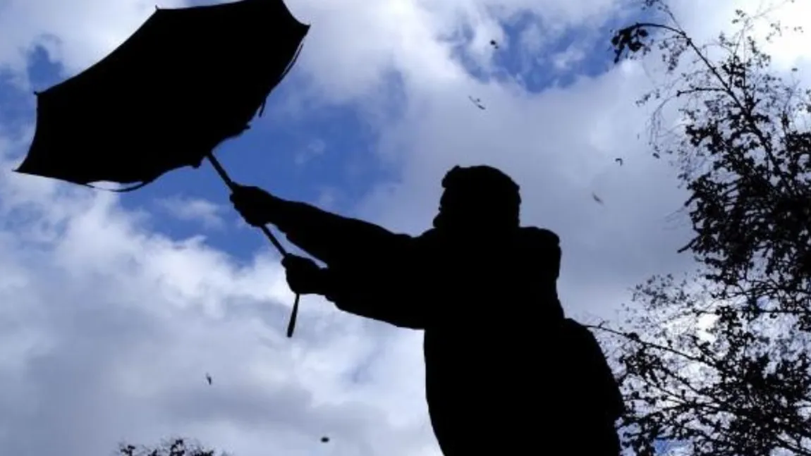 Cod GALBEN de fenomene meteo periculoase. Rafalele vor ajunge la 65 de km pe oră