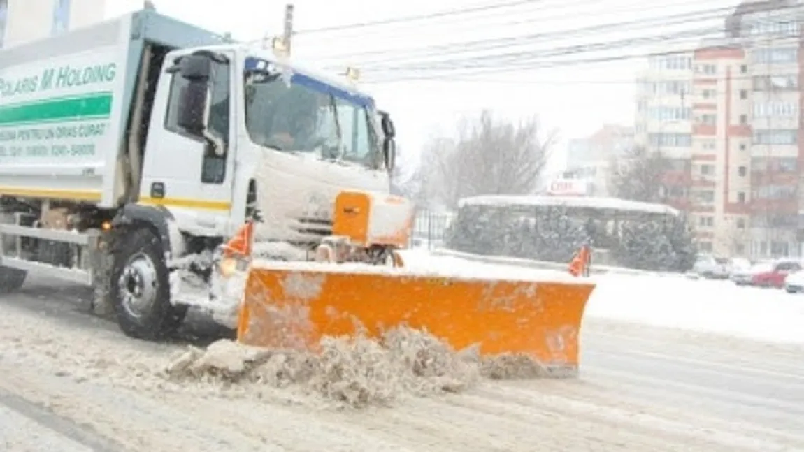 Cât plătesc primăriile firmelor de salubrizare pentru utilajele de deszăpezire care aşteaptă să ningă