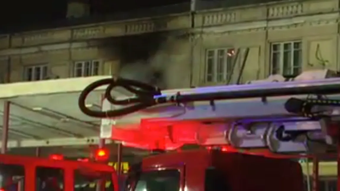 Incendiu puternic la Gara de Nord. Zeci de oameni evacuaţi de urgenţă