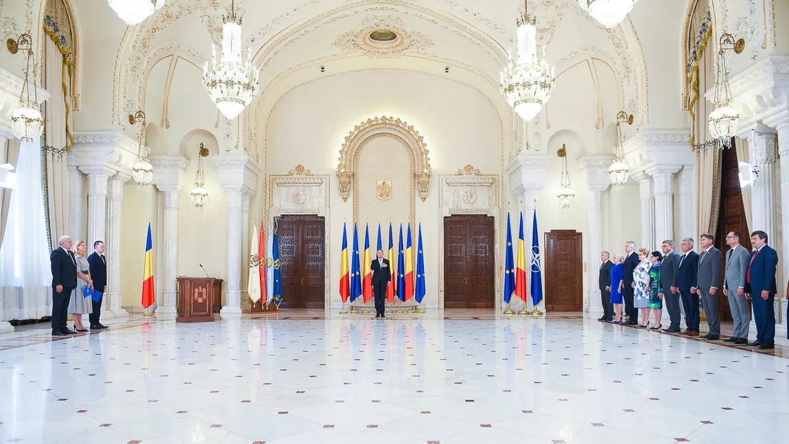 Guvernul Orban II a depus jurământul la Palatul Cotroceni. Miniştrii au mers cu măşti în faţa lui Klaus Iohannis