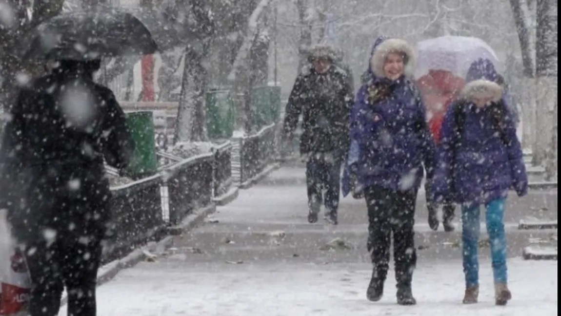 Ninsoare ca în toiul iernii, în România. Imagini spectaculoase