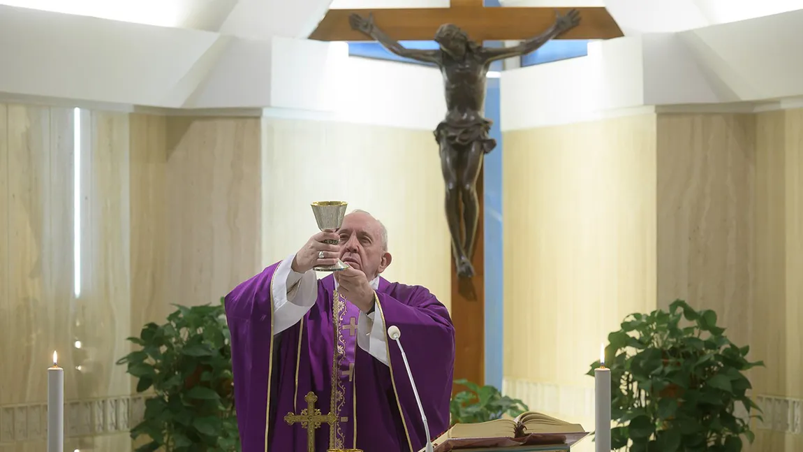 Femeile catolice vor avea roluri mai importante în Biserică. Papa Francisc a semnat decretul