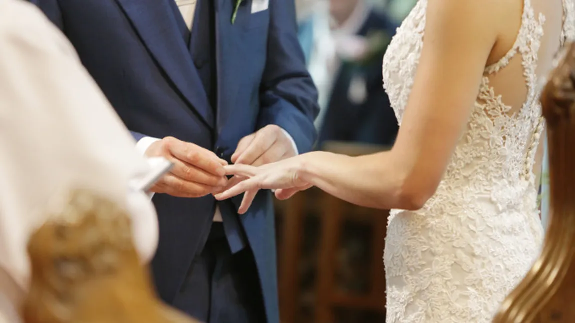 Nuntă cu reguli stricte la Cluj. Doi tineri au spus DA, în plină pandemie de coronavirus VIDEO