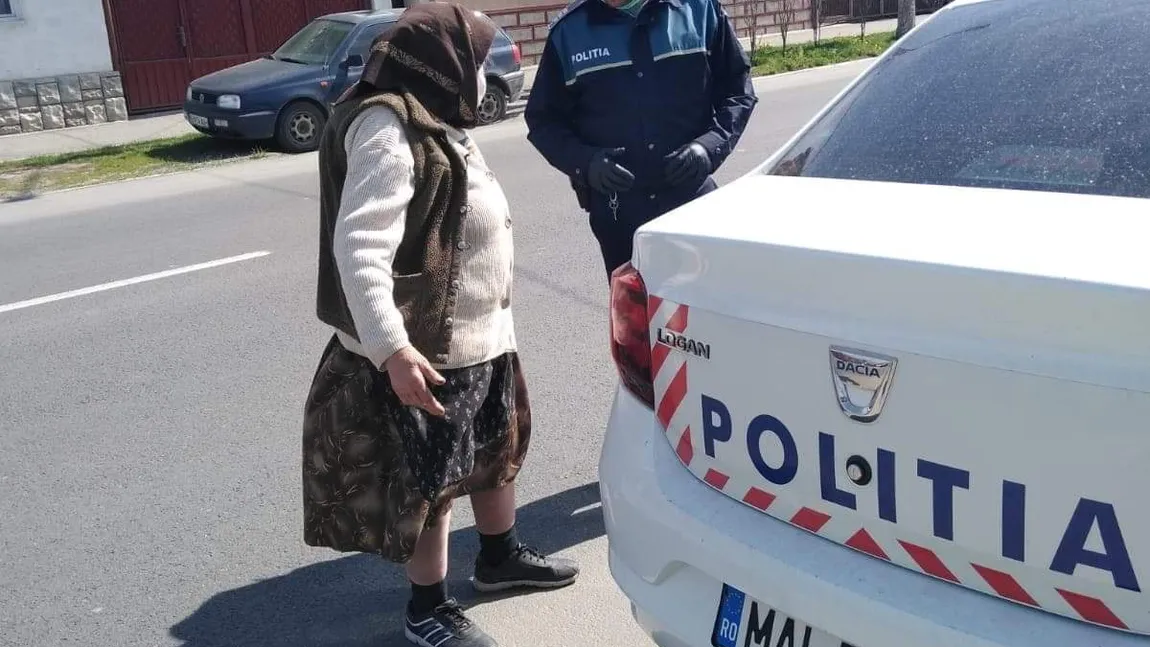 Gestul uimitor al unui poliţist! O bătrânică a fost dusă acasă cu maşina de poliţie fără să ia amendă