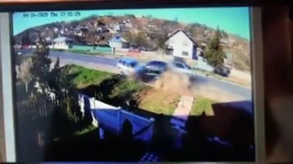 Maşinile unui primar din Vaslui, distruse în câteva secunde după ce unui şofer i s-a făcut rău la volan