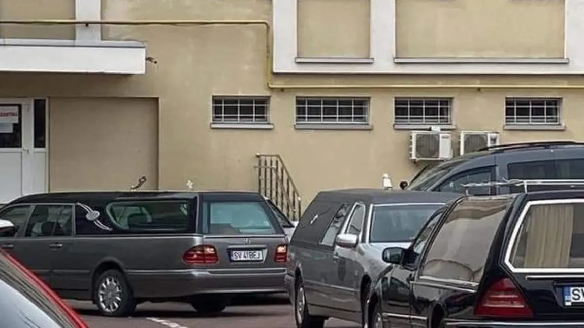 Imagini dramatice la Suceava. Dricurile stau la coadă în faţa spitalului pentru a prelua morţii