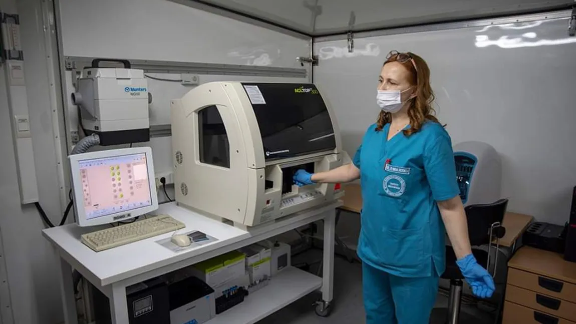 Primii pacienţii diagnosticaţi cu COVID-19, internaţi în spitalul de campanie instalat în curtea Institutului 