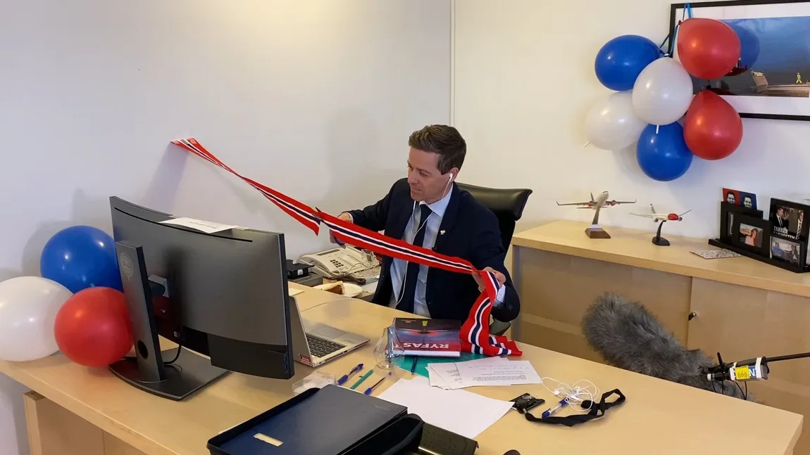 Norvegia deschide un nou tunel subteran în apropiere de Stavanger. Ceremonia de tăiere a panglicii a avut loc... în birou